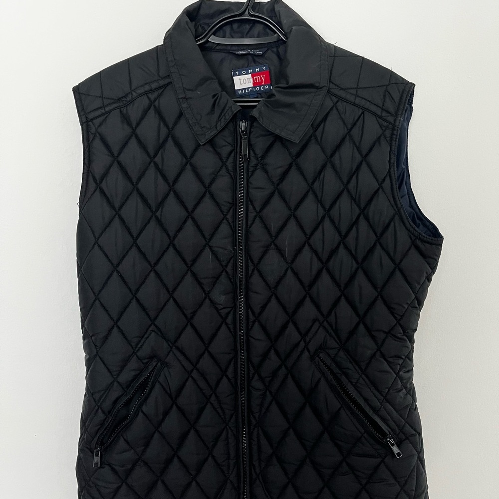 Tommy Hilfiger Women’s Vest in Black with Navy lining